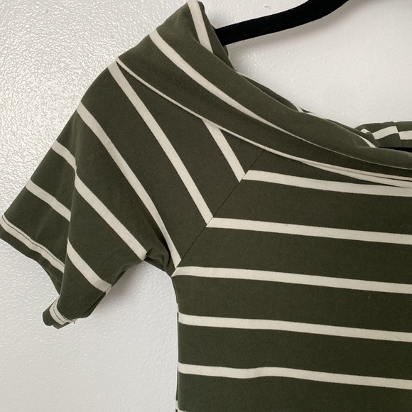 Green off the shoulder crop top - Picture 2 of 2